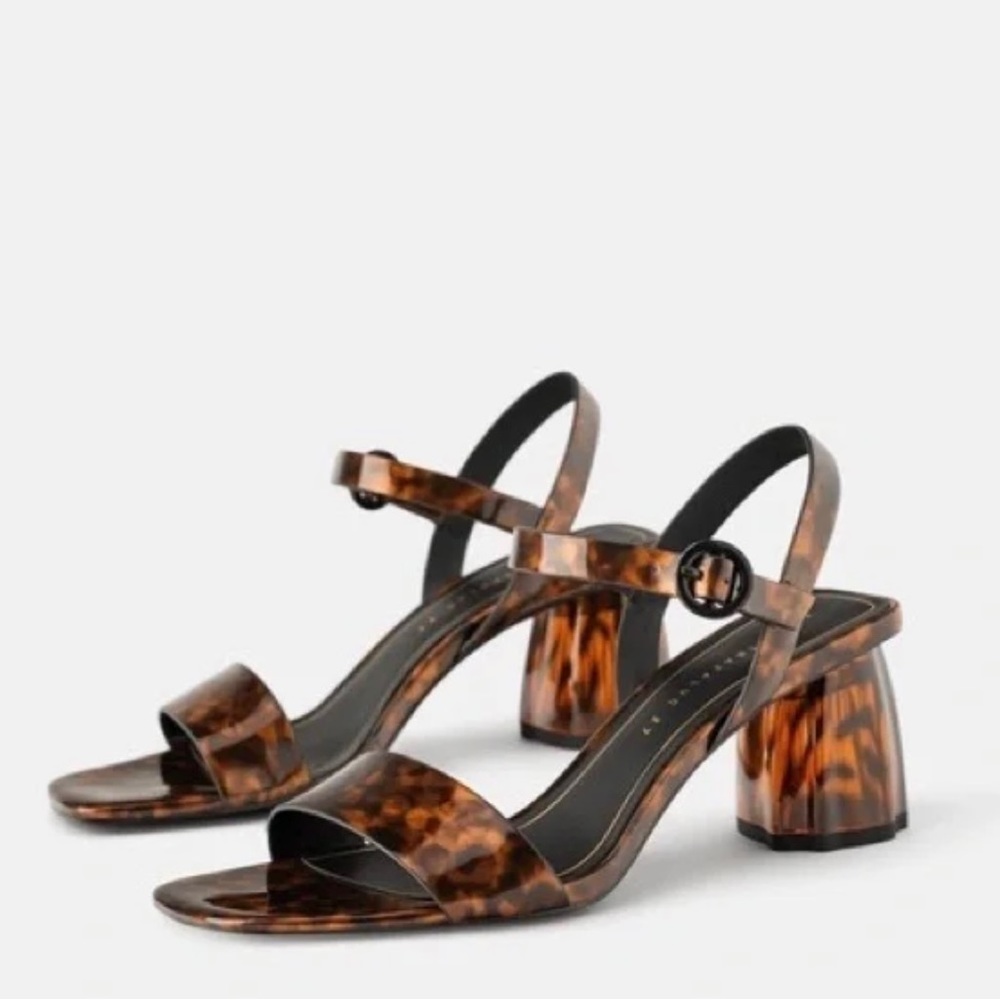 Trendy Zara Tortoise Heels